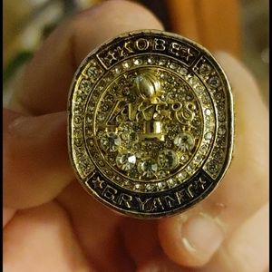 Kobe bryant 20 years with lakers ring